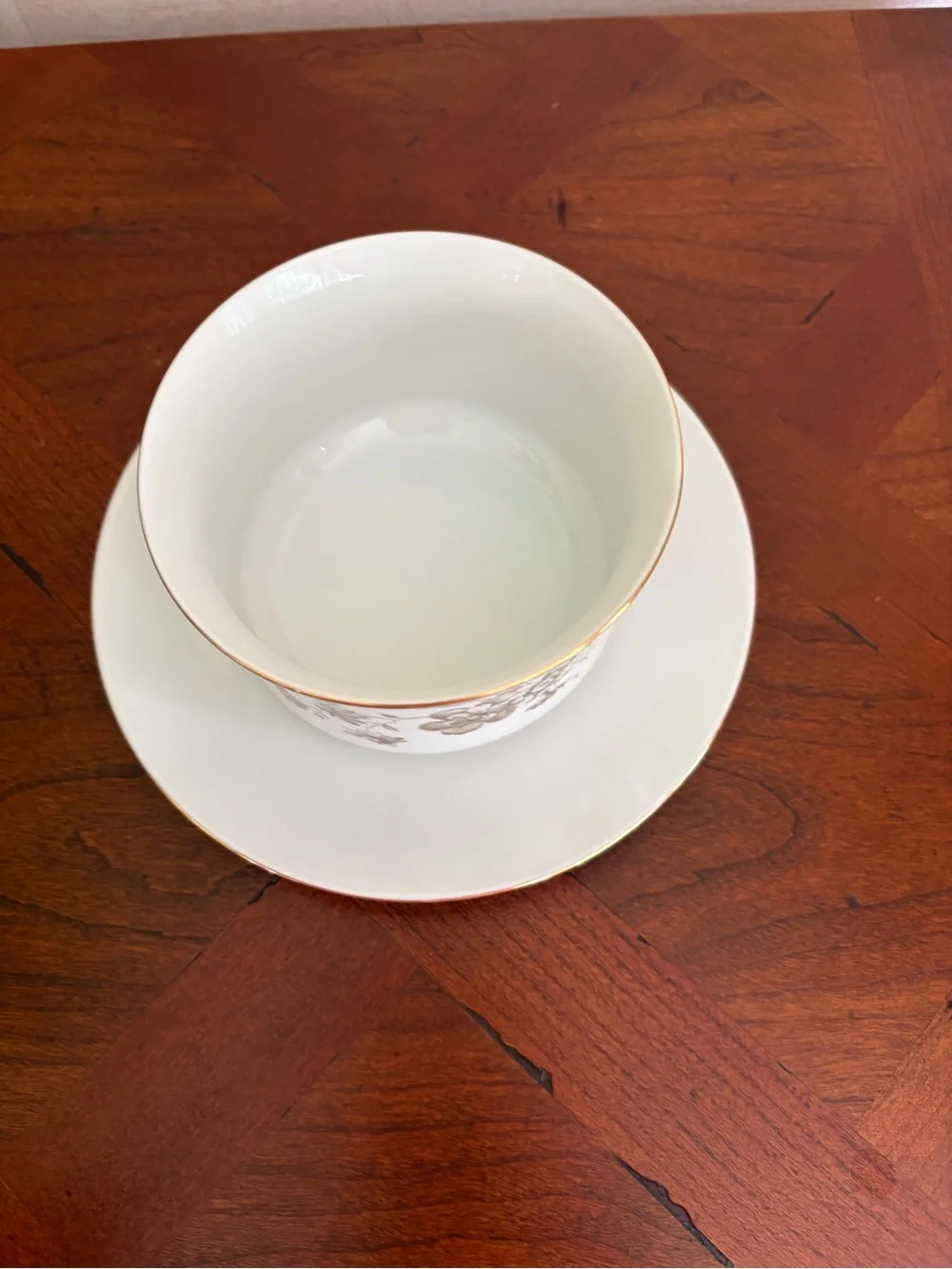 Johann Haviland elegant white